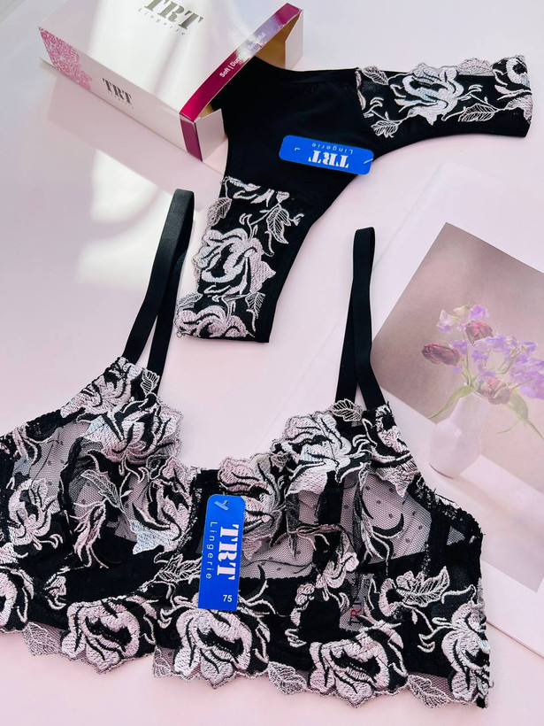 شورت و سوتین نخی