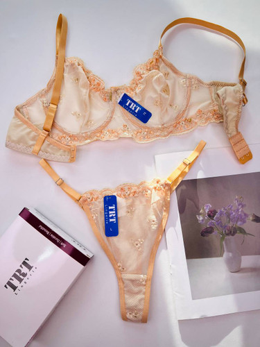 ست شورت و سوتین اسفنجی رویه گیپور بدون فنر