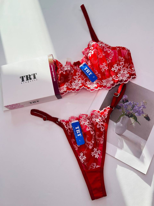 ست شورت و سوتین اسفنجی بدون فنر رویه گیپور