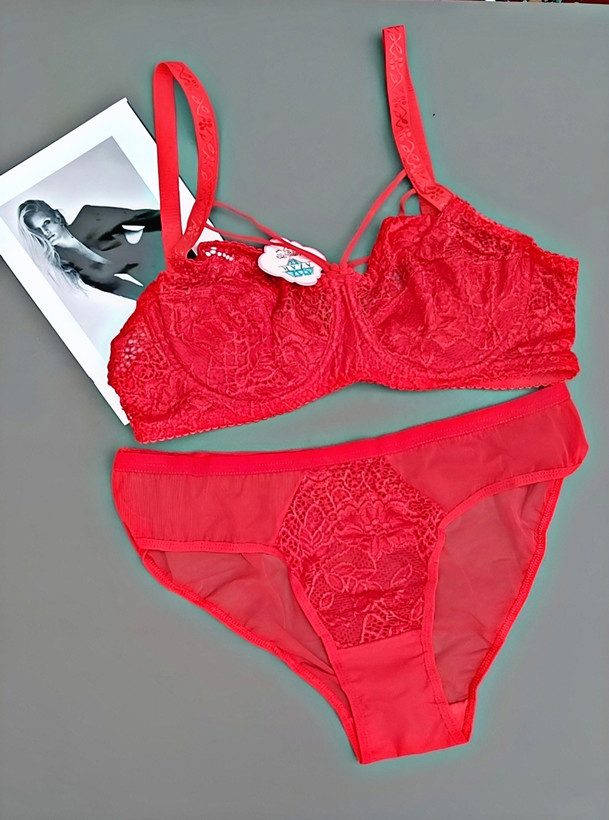 ست لباس زیر زنانه طرح گلدار