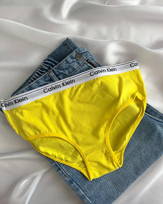 شورت زنانه نخی زرد