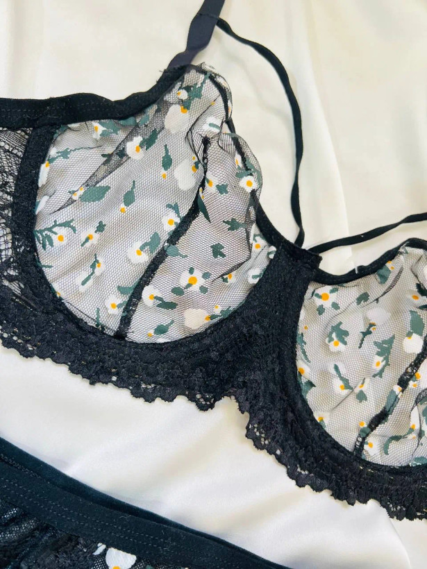 ست شورت و سوتین زنانه طرح گل بابونه