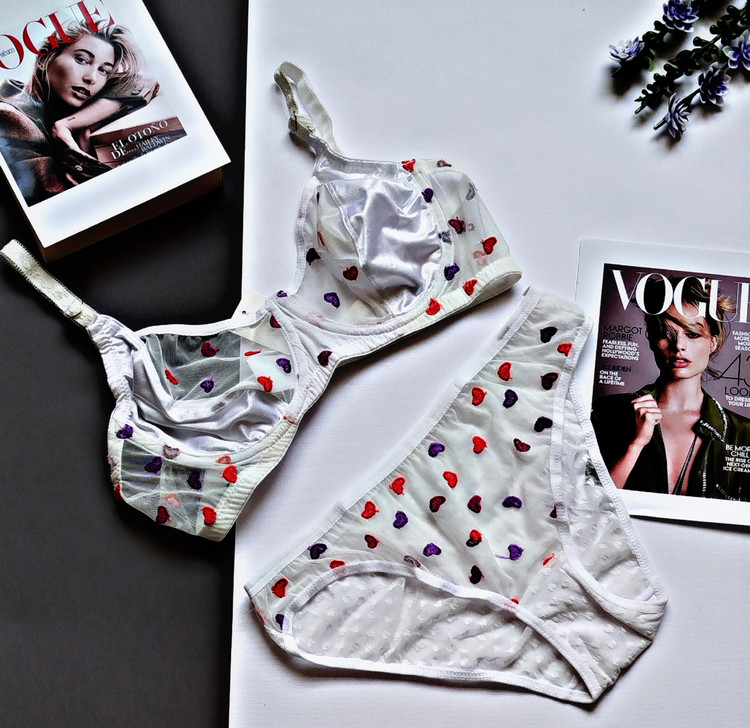 ست شورت و سوتین زنانه فانتزی طرح قلبی برجسته