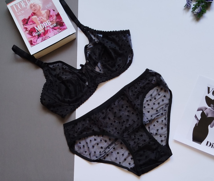 ست شورت و سوتین زنانه دانتل مشکی رنگ