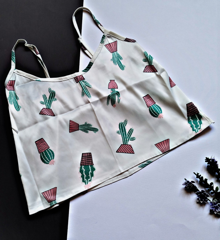 ست تاپ و شلوارک ساتنی و اسکرانچی دوتیکه شهرزاد