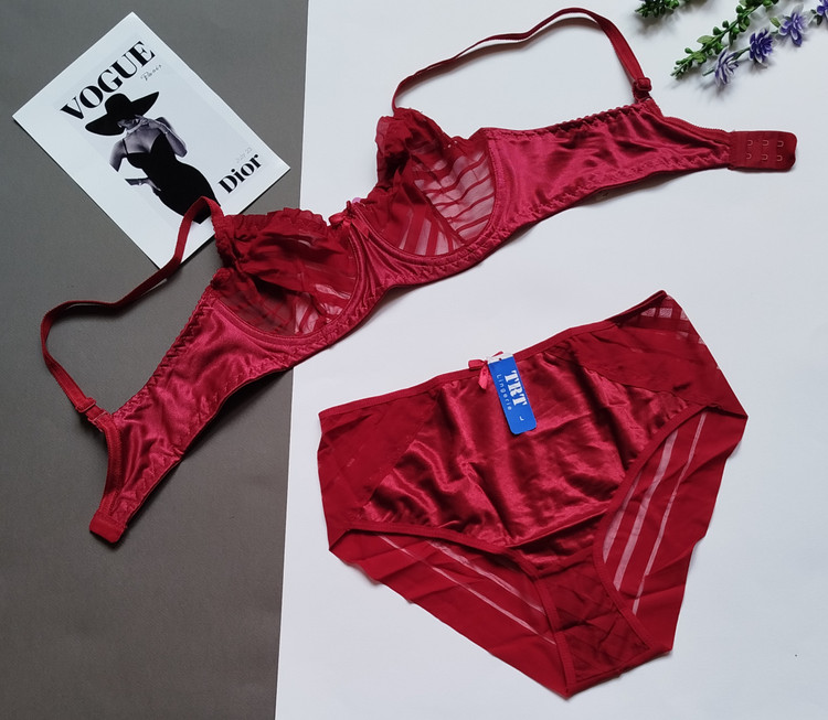 ست شورت و سوتین زنانه ساتنی راه راه برند TRT