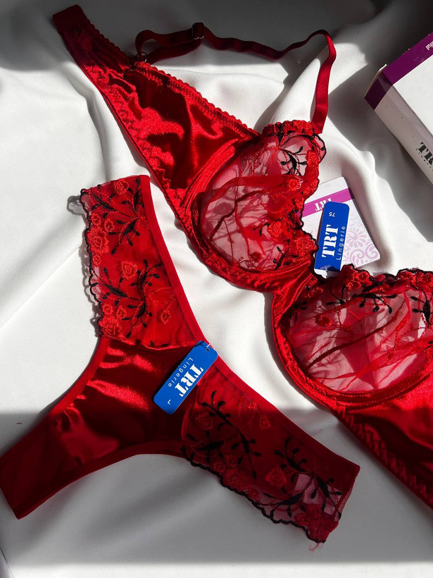 ست شورت و سوتین زنانه طرح گلدار قرمز ماتیکی