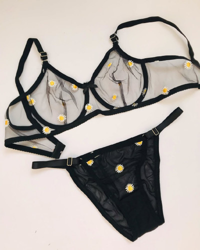 ست شورت و سوتین زنانه طرح گل بابونه برند کارن