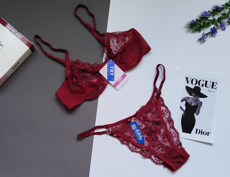 ست شورت و سوتین زنانه گیپوری گلدار زرشکی