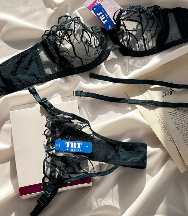 ست شورت و سوتین زنانه فانتزی طرح گل بابونه