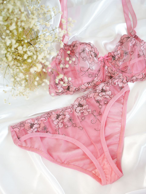 ست شورت و سوتین زنانه فانتزی طرح گل برجسته