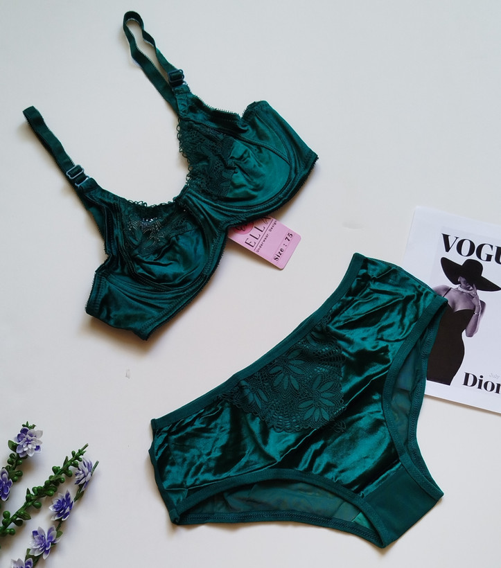 ست شورت و سوتین زنانه طرح ساتن زمردی رنگ