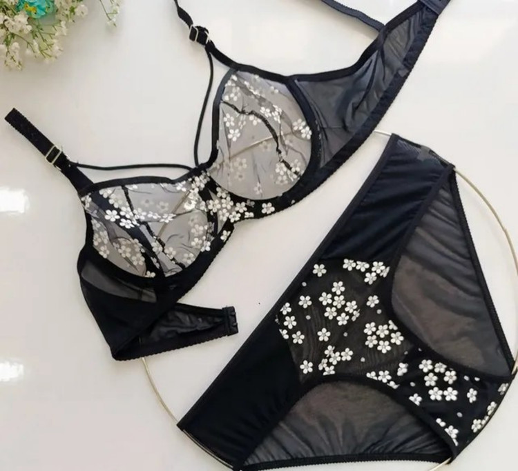 ست شورت و سوتین زنانه طرح فانتزی گل ریز قناتی