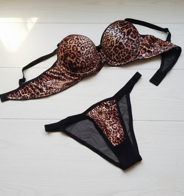 ست شورت و سوتین زنانه اسفنجی مخملی پلنگی