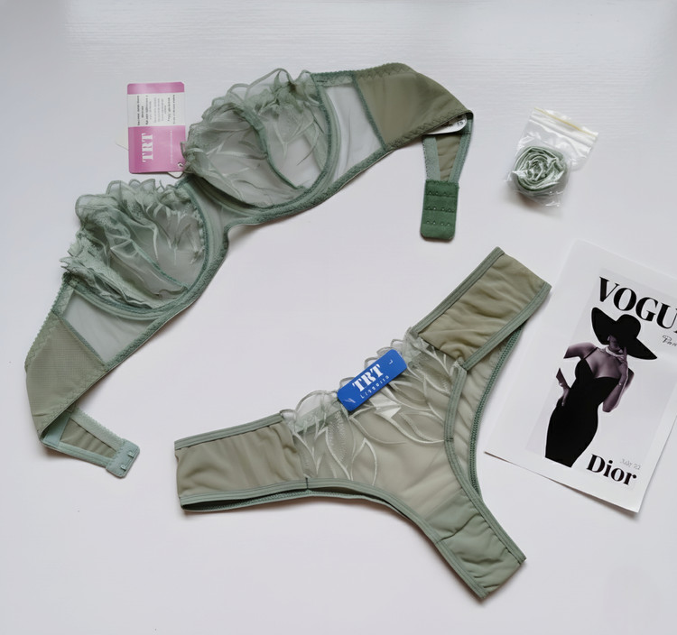 ست شورت و سوتین زنانه فانتزی طرح لارا