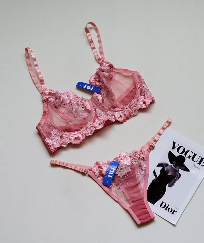 ست شورت و سوتین زنانه طرح گلدار سفید رنگ 2025