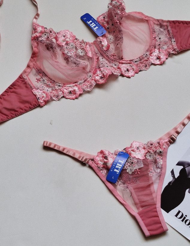 ست شورت و سوتین زنانه طرح گلدار صورت کالباسی