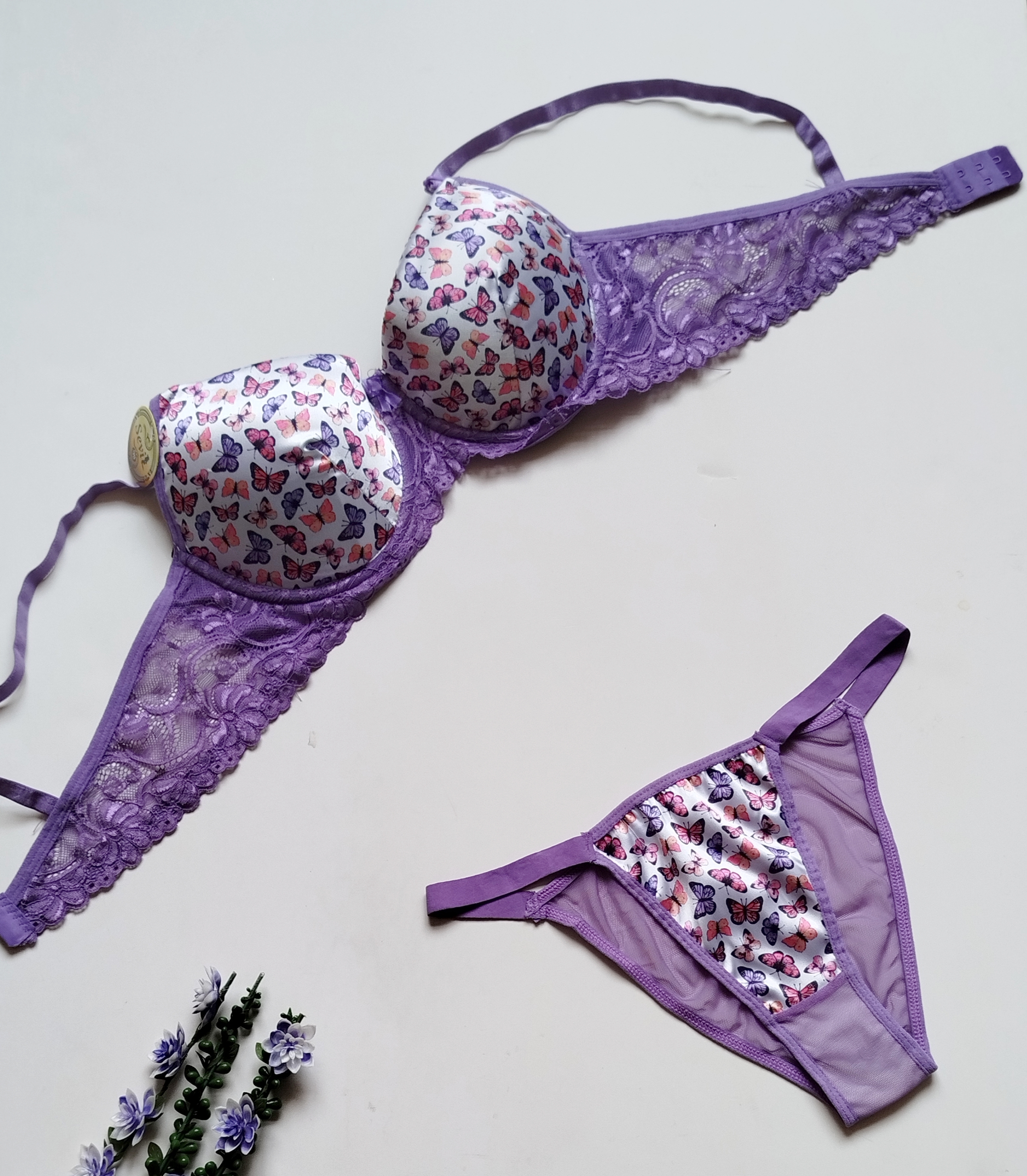 ست شورت و سوتین زنانه اسفنجی ساتنی طرح فانتزی پروانه 🦋 از برند محبوب sevil
