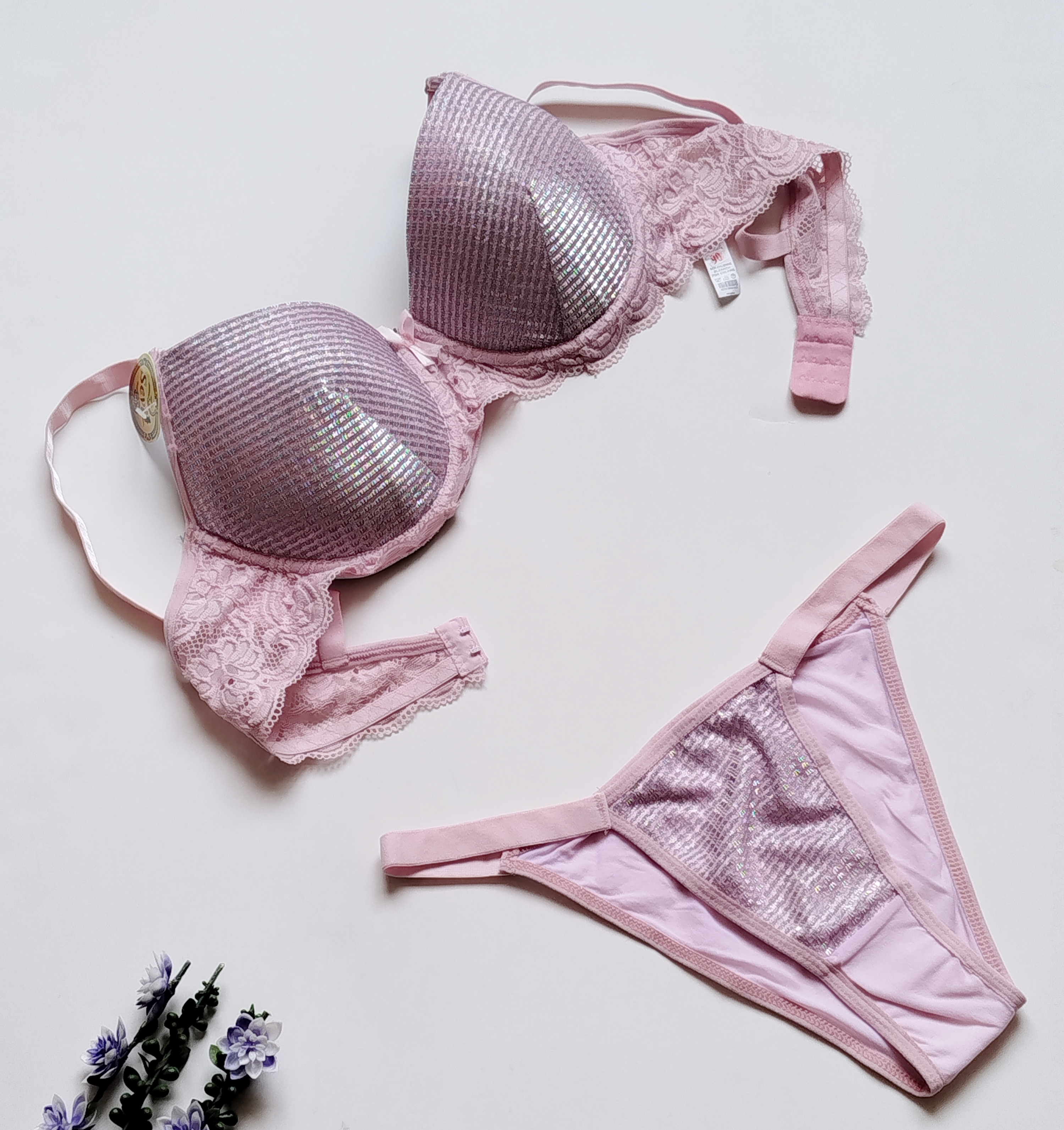 ست شورت و سوتین زنانه اسفنجی ساتنی طرح کلاسیک نگین دوزی ✨از برند محبوب sevil