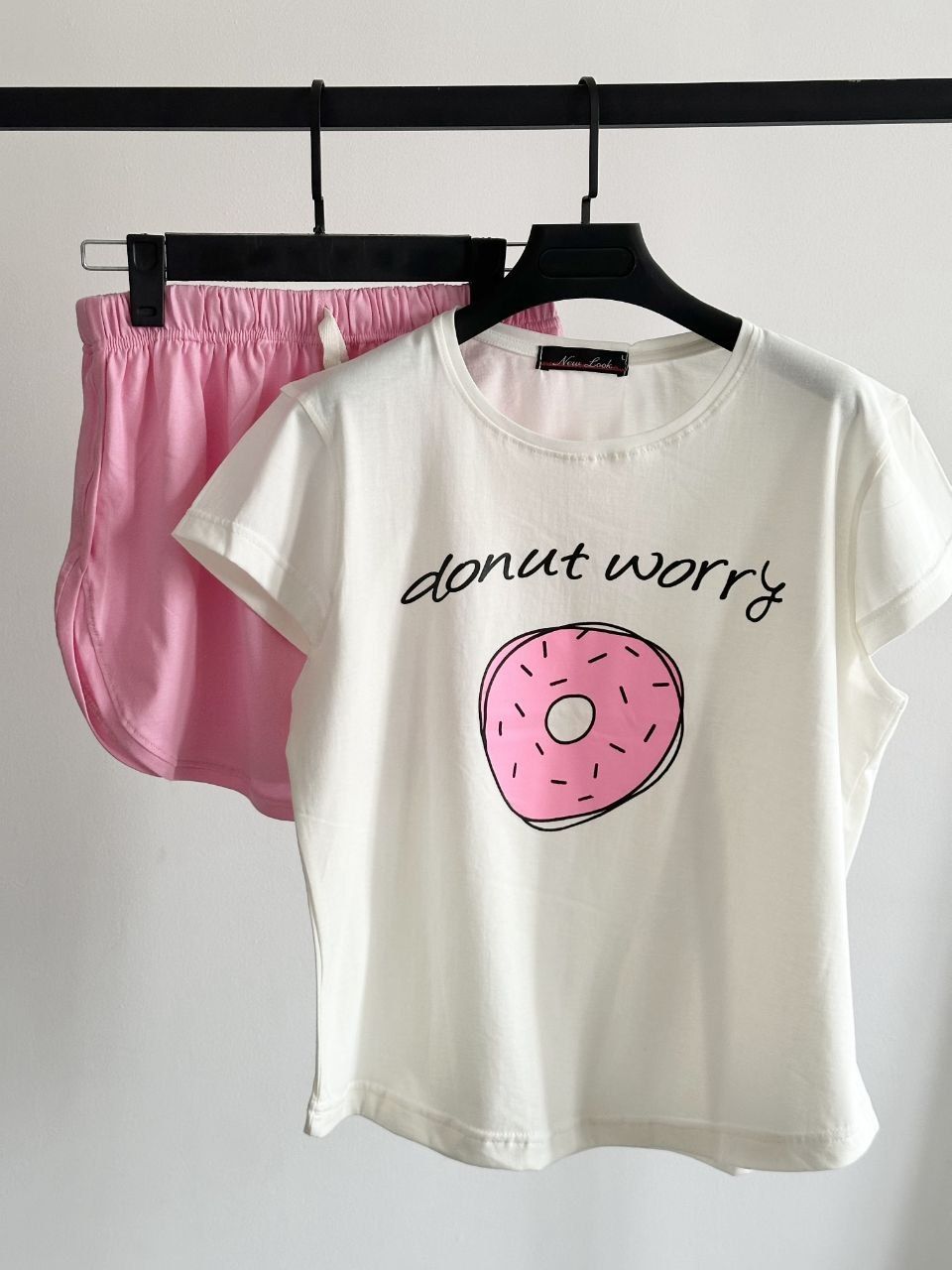 ست تیشرت و شورتک  زنانه طرح فانتزی  دونات 🍩  پارچه نخ پنبه با کیفیت برند NEW LOOK