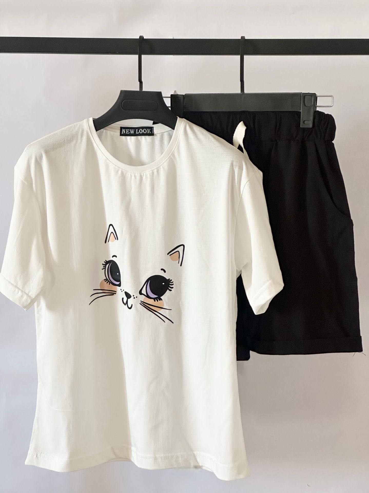 ست تیشرت و شورتک  زنانه طرح فانتزی  طرح گربه ملوس 🐱 پارچه نخ پنبه با کیفیت برند NEW LOOK